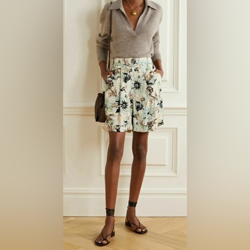 DIANE VON FURSTENBERG Nathalie pleated floral-print crepe shorts, Size 4